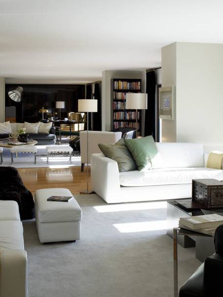 Contemporary Apartment Art and Living SAV Interior