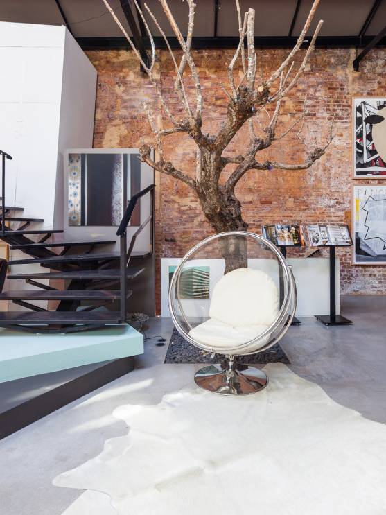 SAV minty summer showroom interior design architecture project luxury pop art pieces light big pots walls drawing eclectic decor